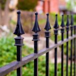 Elementy kute do bram, furtek i ogrodzeń – oferta sklepu KUT-MET